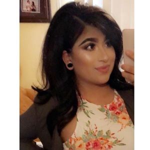 Meet your Posher, Cynthia